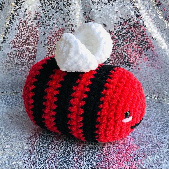 Handmade Plushie Bumblebee - Picture 7 of 15